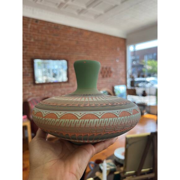 Whitegoat & Shipley Navajo Pottery Vessel – Hand-Etched Native American Art - Picture 8 of 8